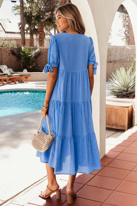 Robe longue vichy bleu crépuscule manches courtes volantées col V fendu femme élégante