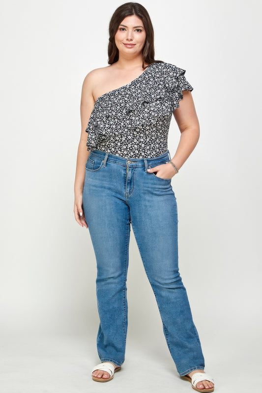 Body grande taille noir fleuri, une épaule avec volants ronds sur l’épaule.
