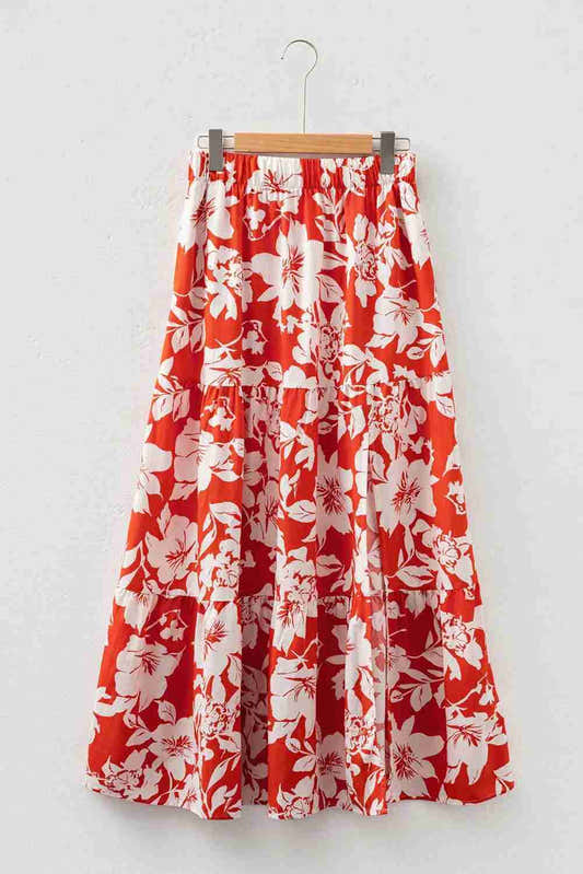 Jupe longue rouge à fleurs blanches, taille élastique froncée et volantée