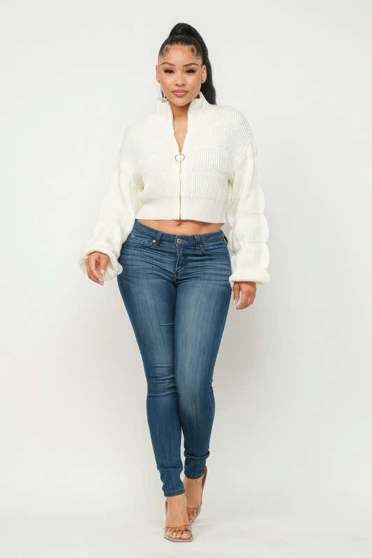 Pull court blanc cassé à fermeture éclair devant, manches longues bouffantes