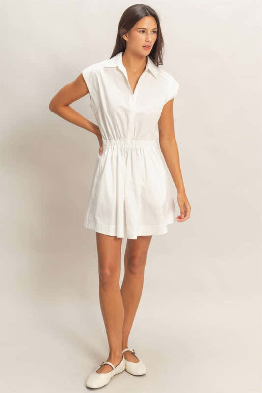 Robe mini blanc cassé sans manches, col chemise et jupe évasée à taille froncée