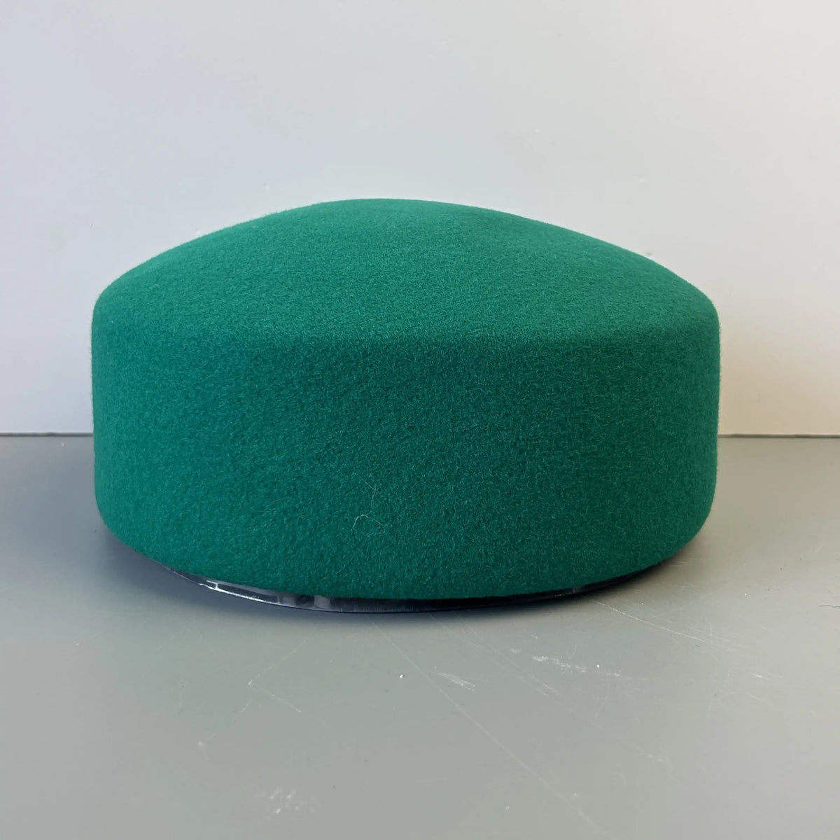 Chapeau Fedora en feutre à calotte rigide vintage pour femmes, 100% laine, béret plat, chapeau de mariage, fascinateur, chapeau de cocktail classique, chapeau pillbox