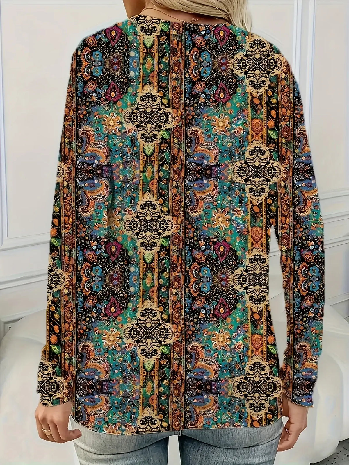 Haut femme manches longues imprimé paisley multicolore, boutonné au centre