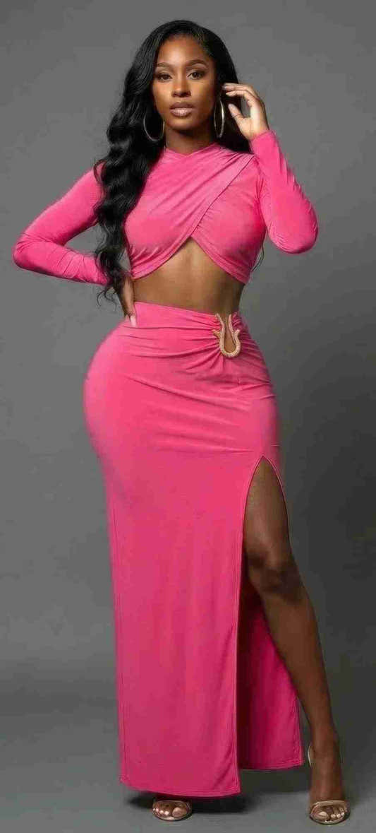 Ensemble rose de soirée, haut croisé et jupe longue fendue à la taille