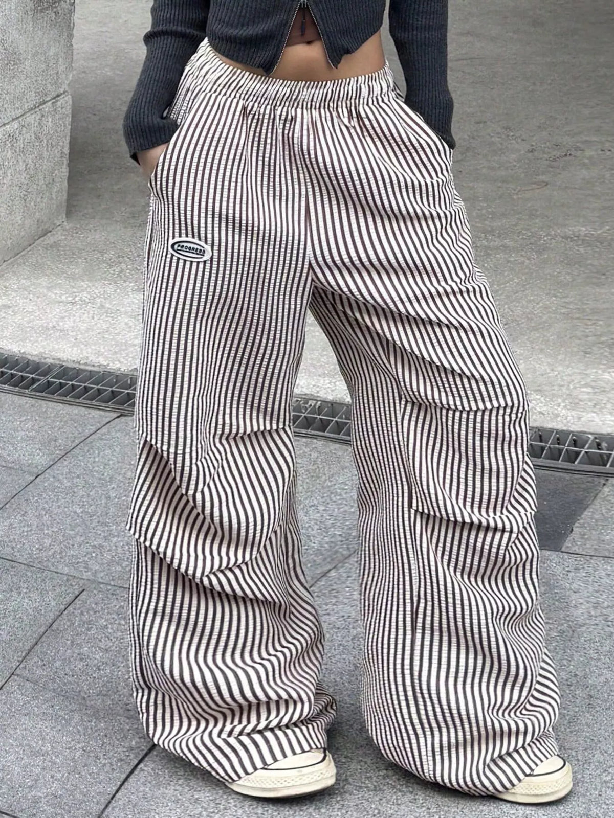 Pantalon cargo kaki taille haute à cordon pour femme – vue 8