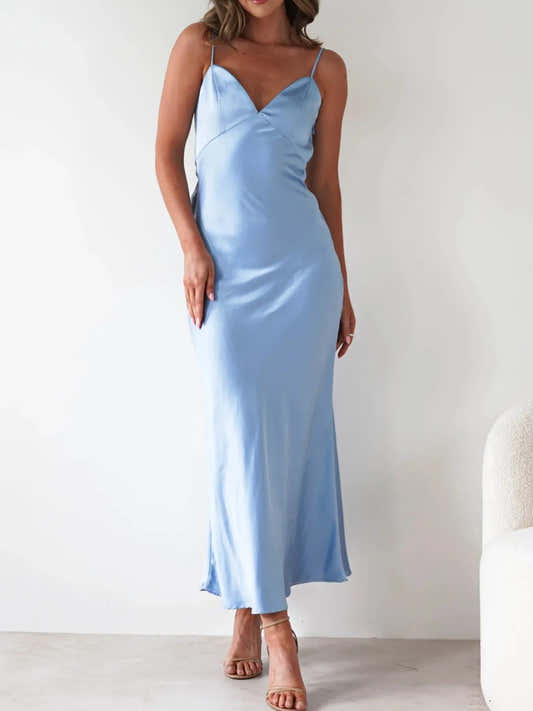 Robe longue en satin bleu ciel à dos nu, vue de face – vue 2