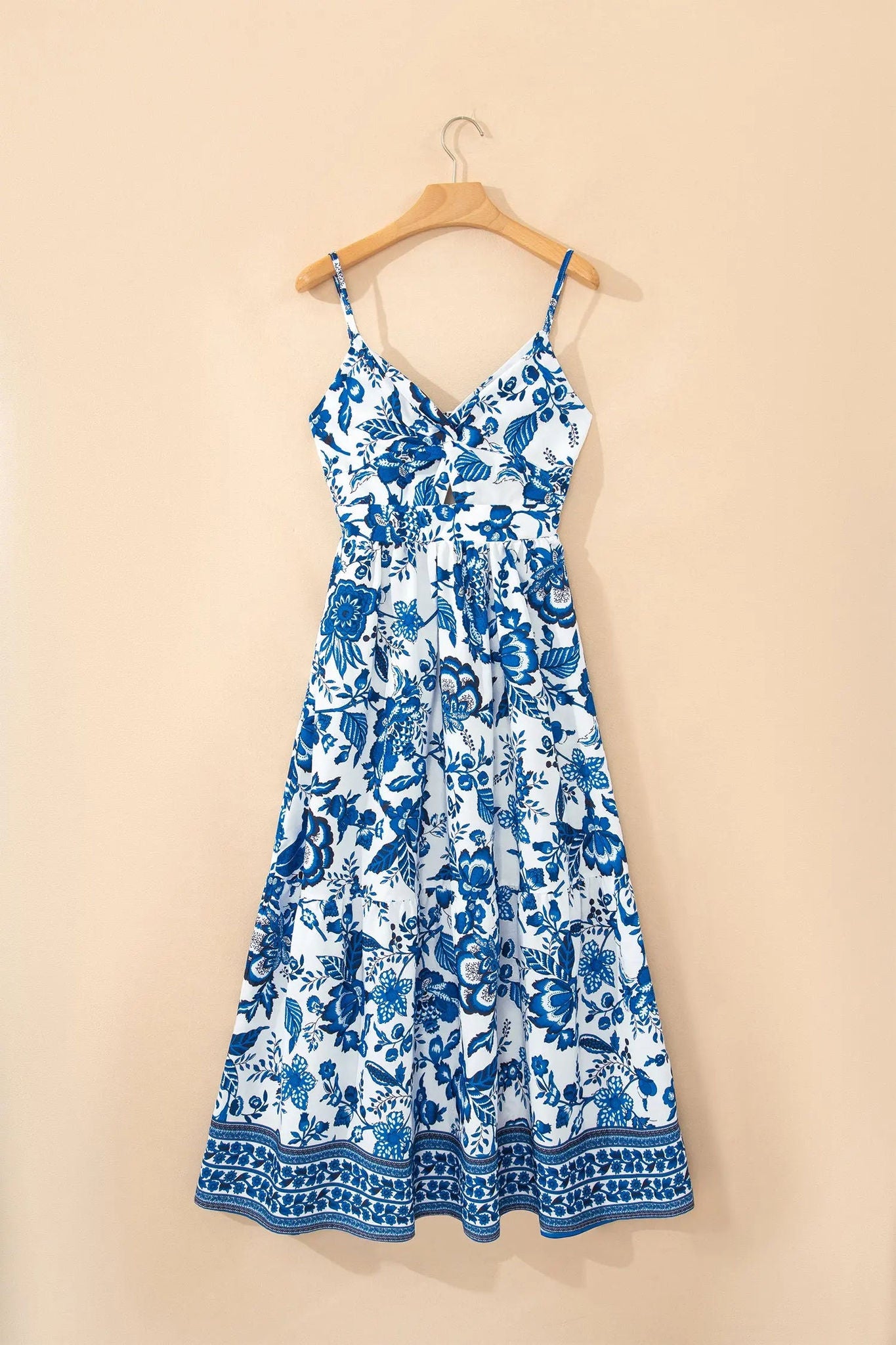 Robe Maxi Florale Bleu Ciel Bretelles Fines Dos Nu Torsadé Oléna-Fashion