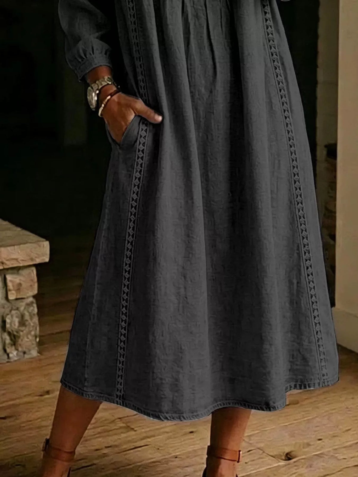 Robe midi en dentelle à manches longues et poches pour femme – vue 9