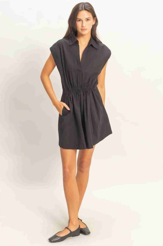 Robe Mini Col Chemisier Taille Smockée Sans Manches – Noir & Blanc by CCWHOLESALECLOTHING
