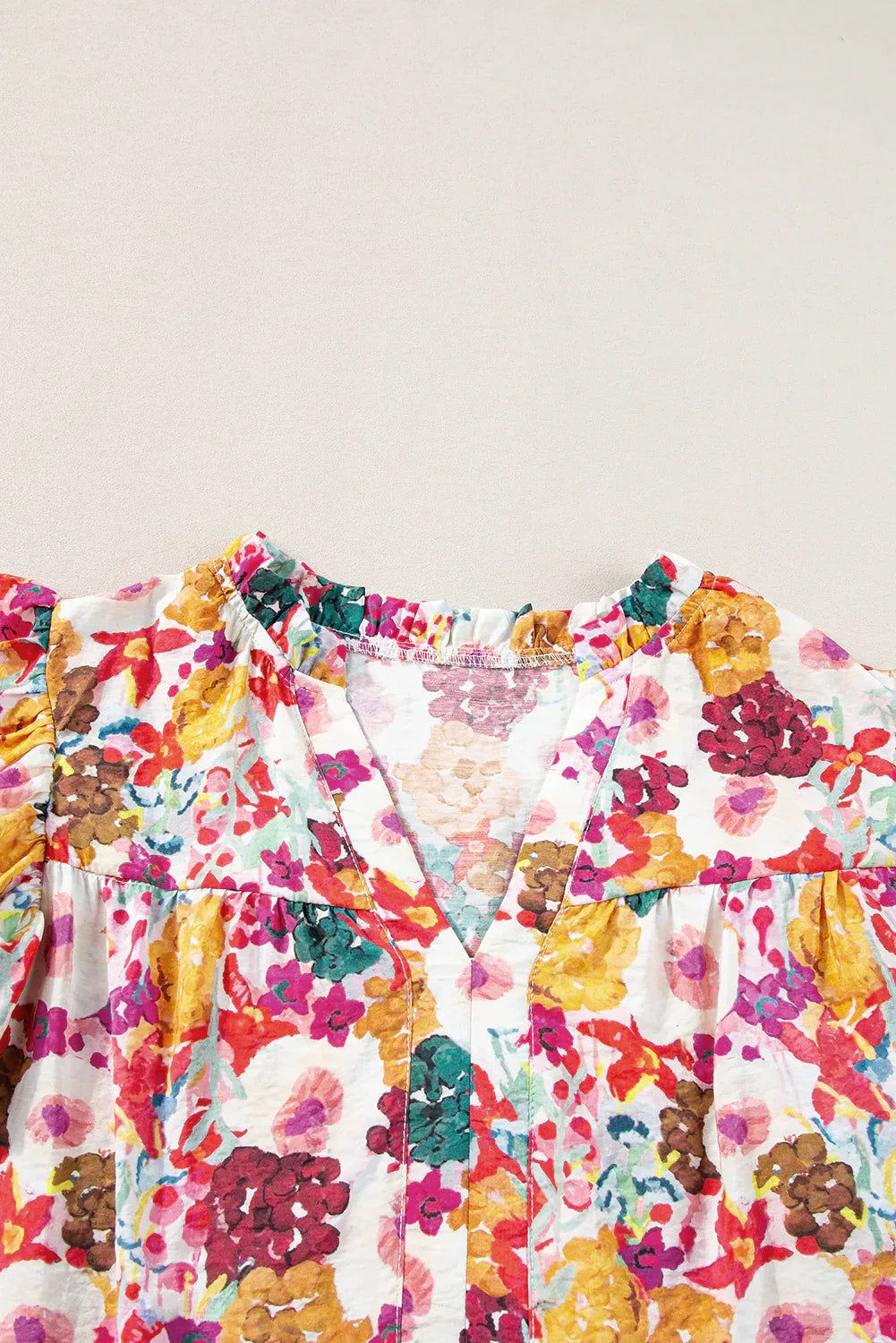 Robe Mini Florale Violette Col Fendu Volants Manches Courtes by Shewin