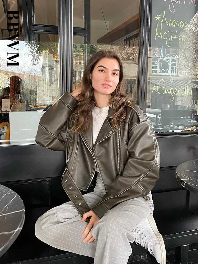 Veste courte femme en faux cuir noir, ceinture à nouer et zip – vue 7