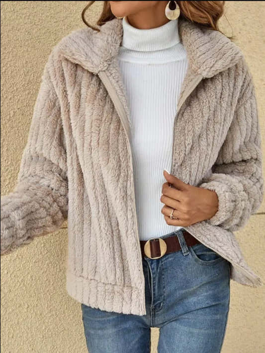 Veste femme grande taille en fausse fourrure à zip – vue 2