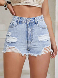 Short taille haute en jean bleu ciel usé, poches avant, ourlet effiloché