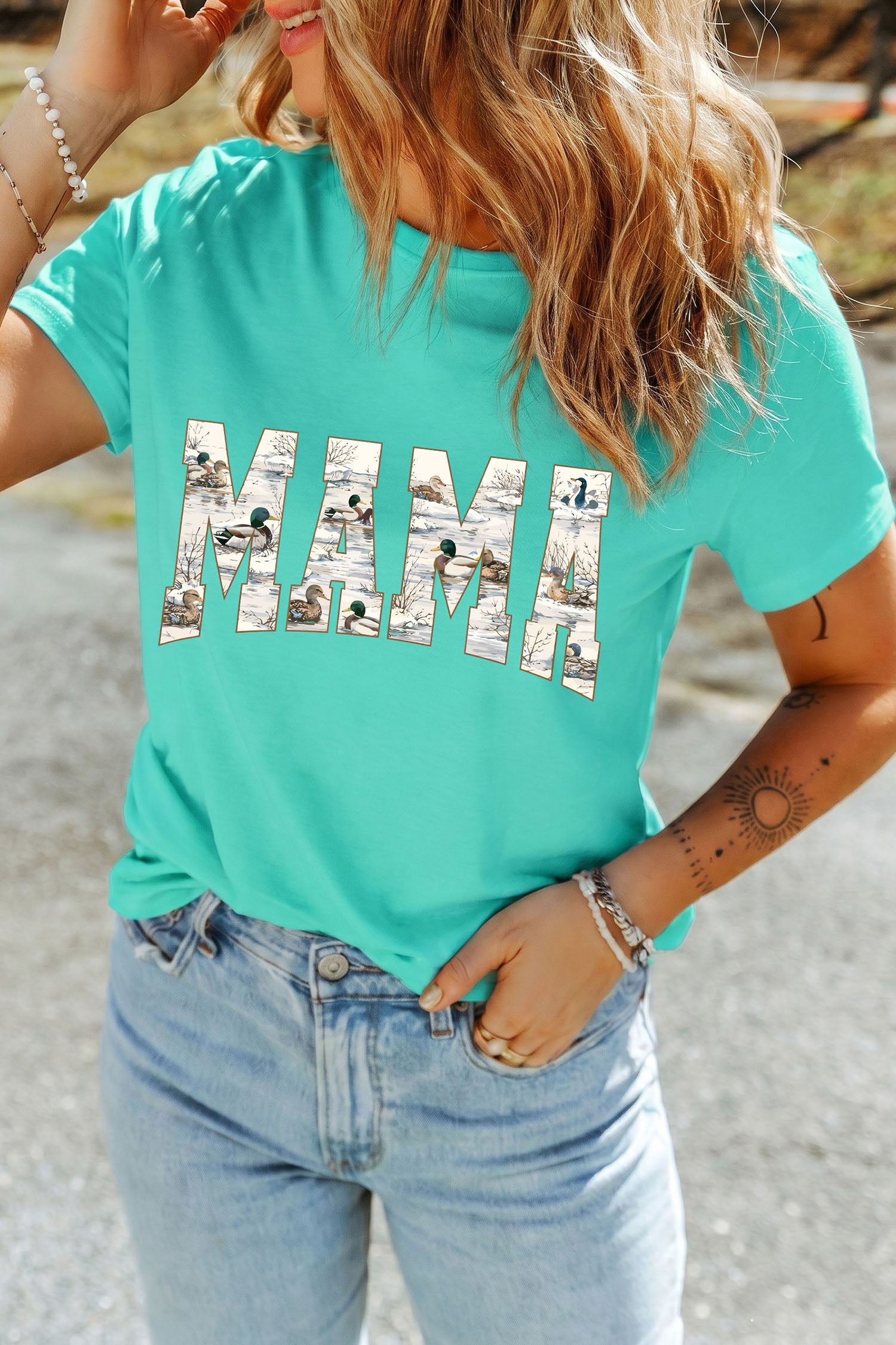 T-shirt femme vert menthe avec grand motif MAMA sur la poitrine