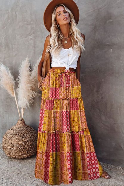 Jupe maxi patchwork à volants, motifs paisley orange et rouge, ceinture élastique