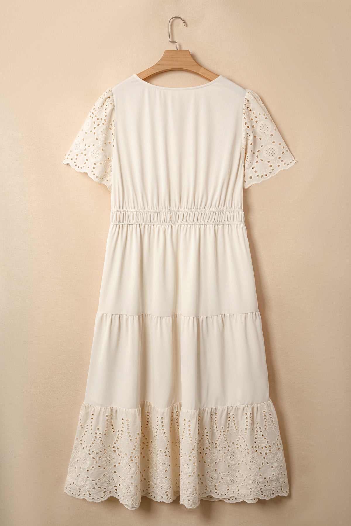 Robe maxi dentelle au dos, manches courtes, taille froncée et ourlet ajouré