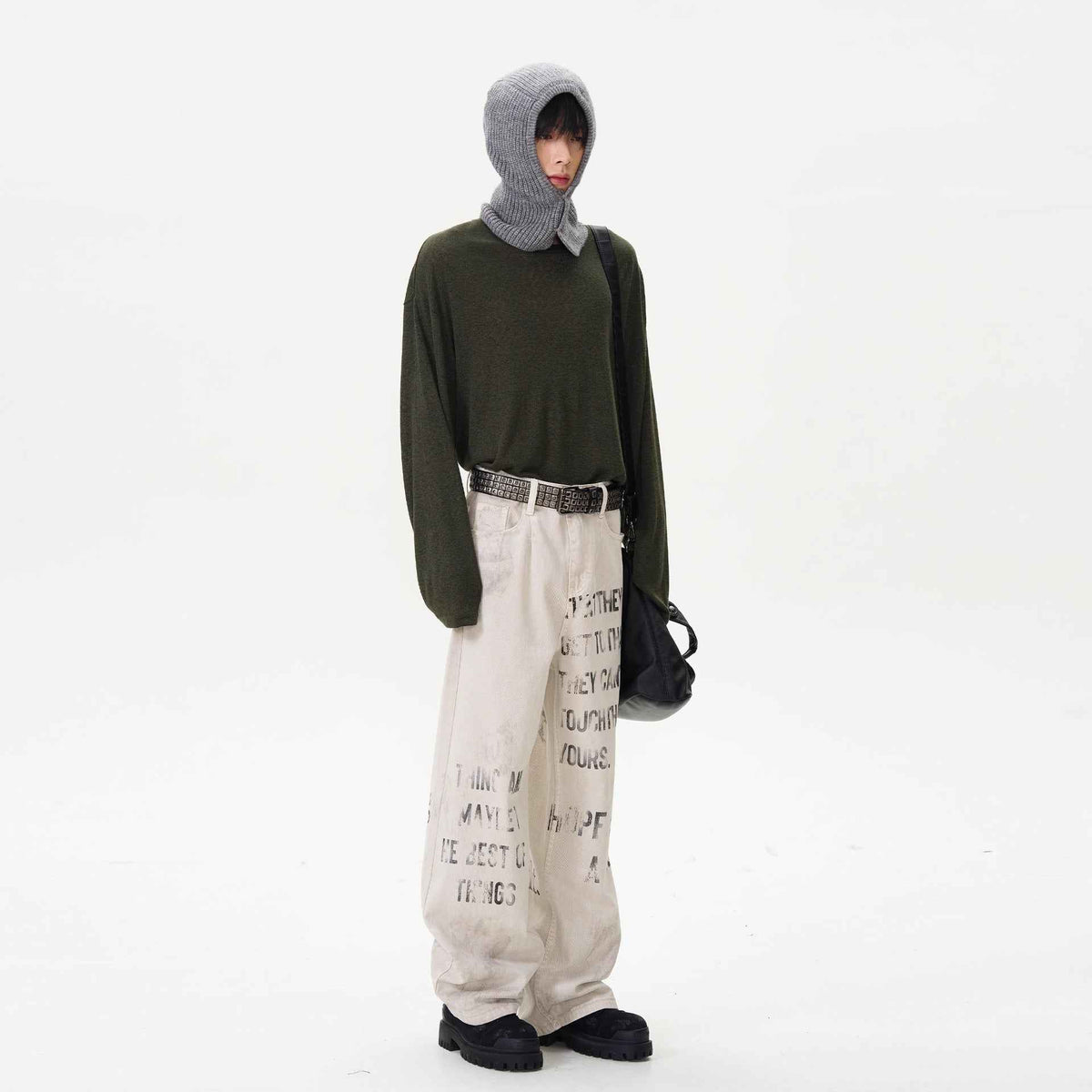 Jean femme crème baggy à jambes larges, lettrage graffiti au style vintage