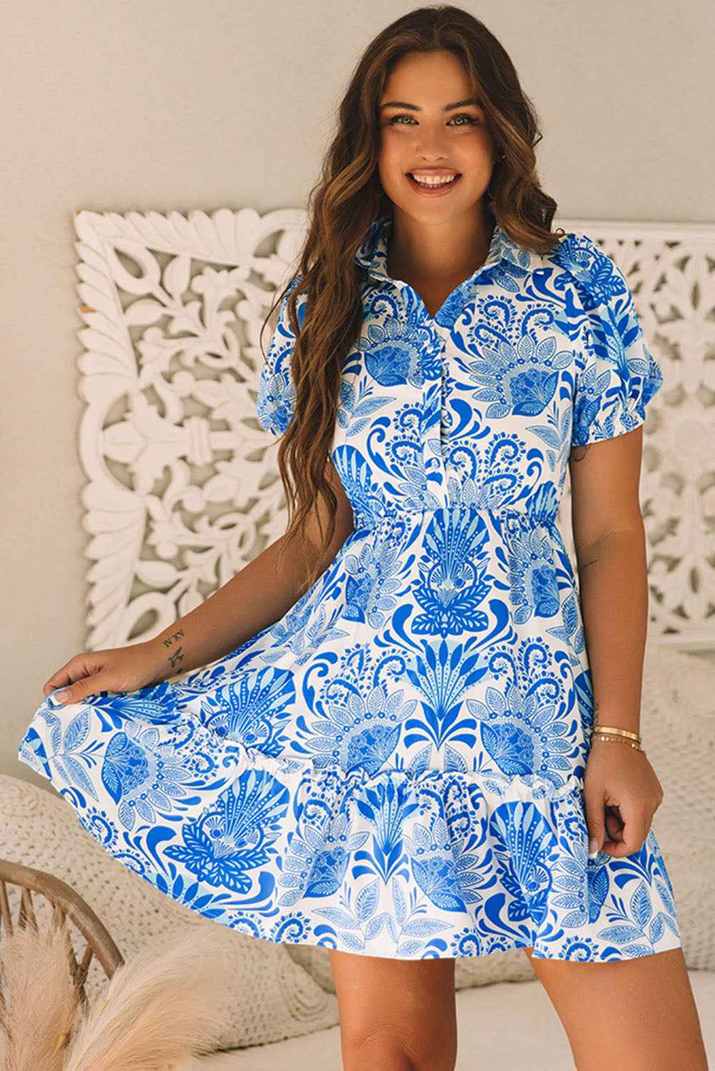 Mini robe femme bleu ciel à motifs floraux, manches bouffantes et volants
