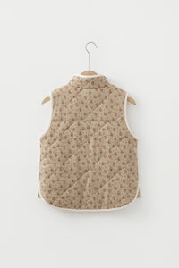 Veste matelassée beige à motif floral sur cintre, dos avec empiècements, sans manches