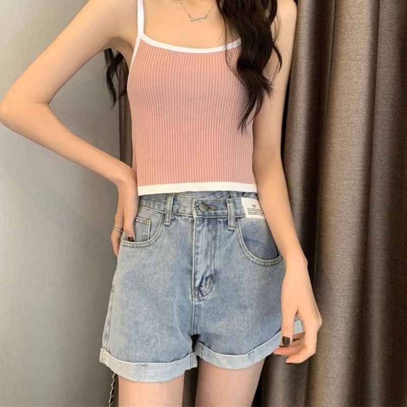 Short en denim bleu clair taille haute avec poches avant et bouton central