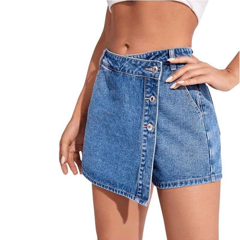 Shorts-jupe en denim bleu, taille haute boutonnée sur l’avant