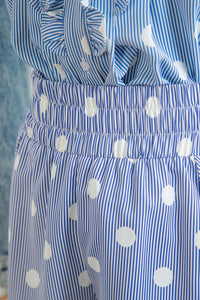 Combishort bleu ciel à rayures et pois blancs, taille froncée élastique, haut à volants