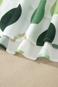 Ourlet évasé de robe blanche à gros pois verts, tissu léger