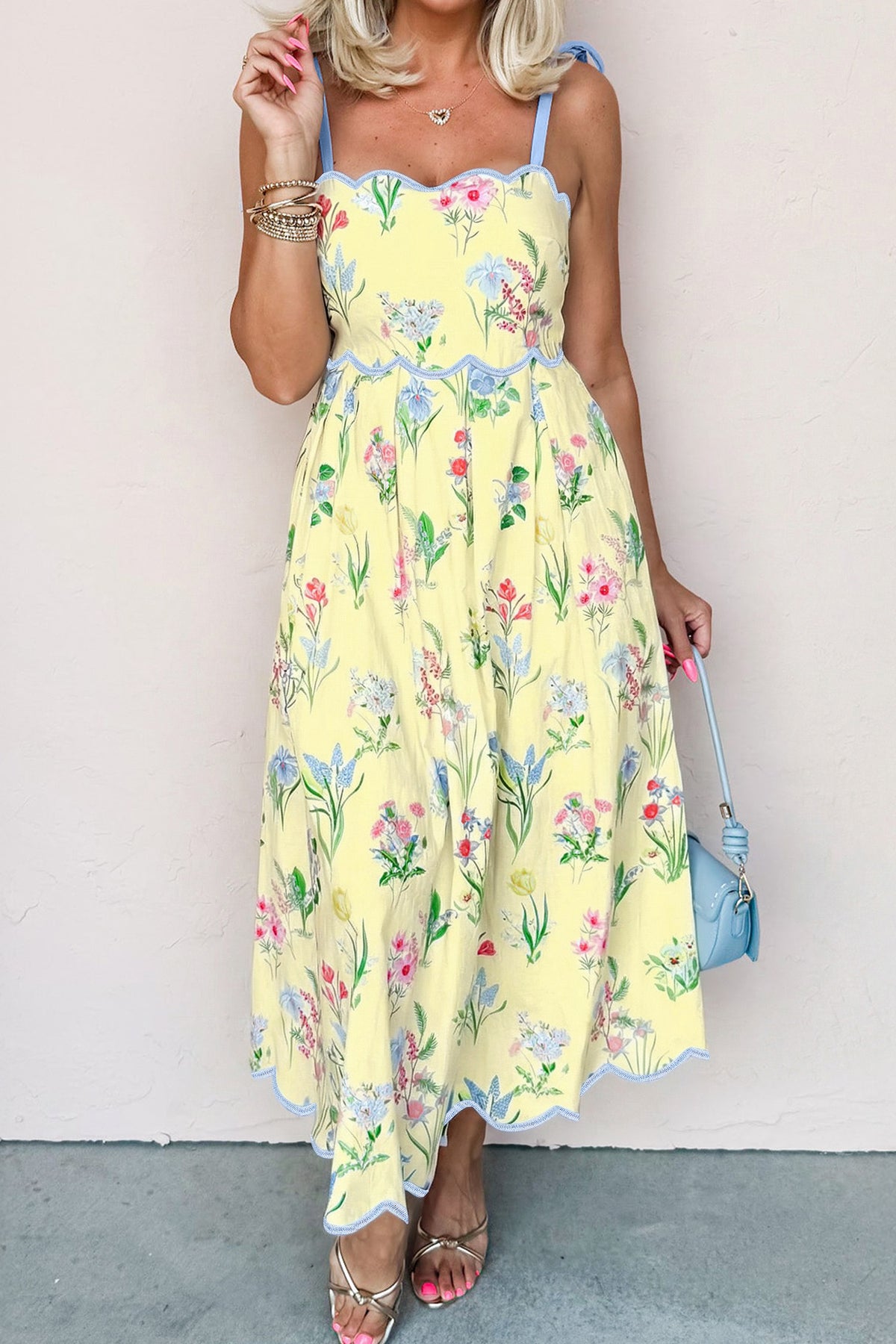 Robe midi jaune clair à fleurs multicolores, bretelles à nouer, coupe évasée