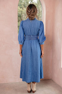 Robe Midi en Jean Bleu Col V Zipée à Taille Smockée