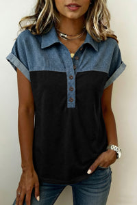 Haut polo en jean patchwork bicolore, col boutonné et manches courtes