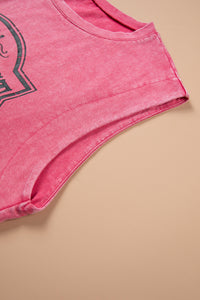 Détail col et couture sur débardeur rose imprimé