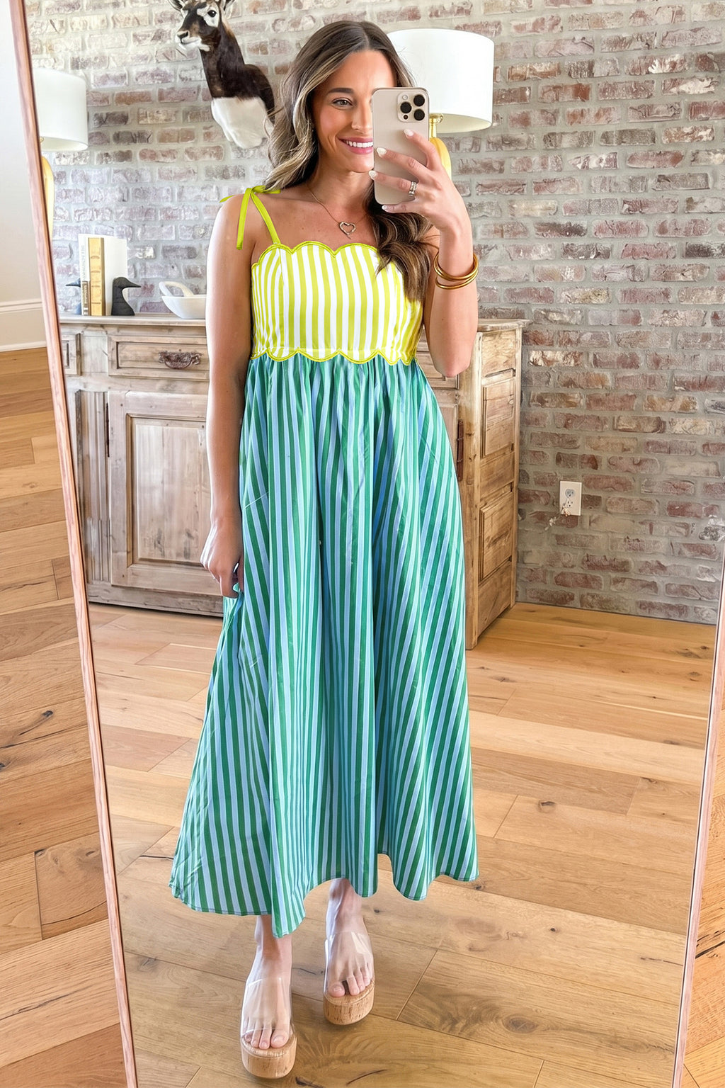 Robe longue rayée vert et jaune, bretelles ajustables, jupe évasée