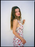 1 Robe Mi-Longue Été 100% Style – Taille Haute et Dos Nu pour une Silhouette Sublimée