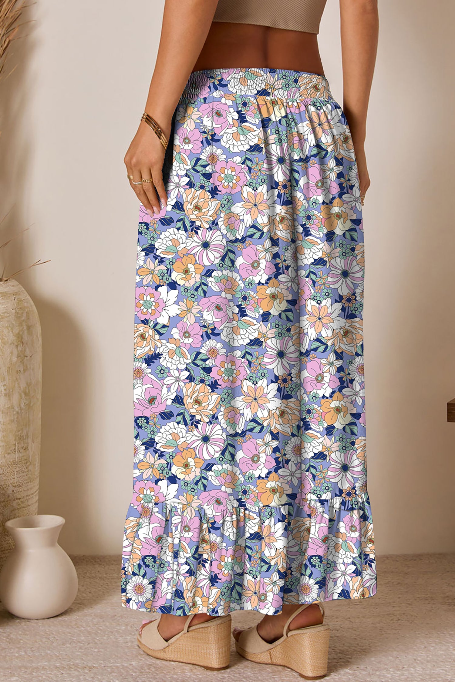Jupe longue bohème à taille haute, imprimé fleuri, nœud à la taille et volants.