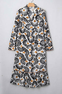 Robe longue sur cintre, manches longues, col V, motifs floraux abstraits noir/blanc