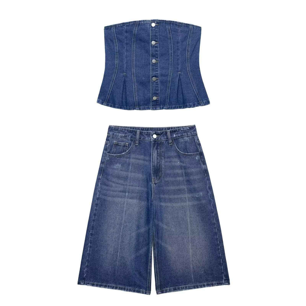 Ensemble deux pièces en jean bleu foncé : top sans manches boutonné et short taille haute.