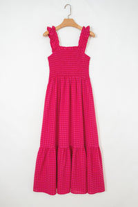 Robe longue rouge à carreaux, encolure carrée smockée, bretelles à volants, jupe ample