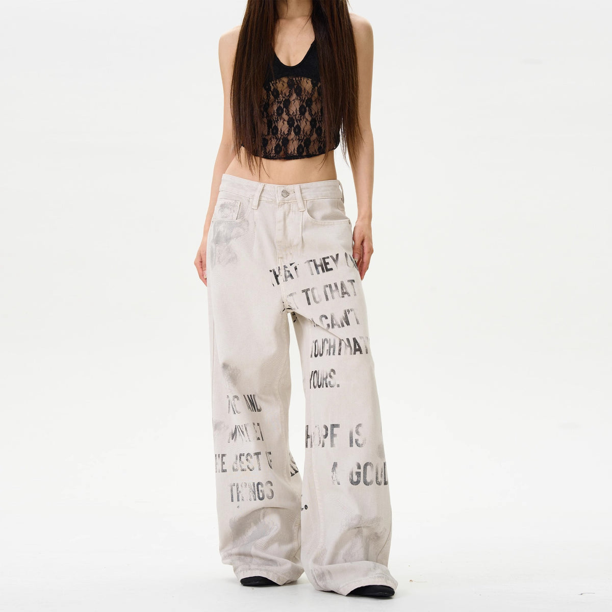 Jean femme crème loose avec lettrage graffiti vintage, jambes larges