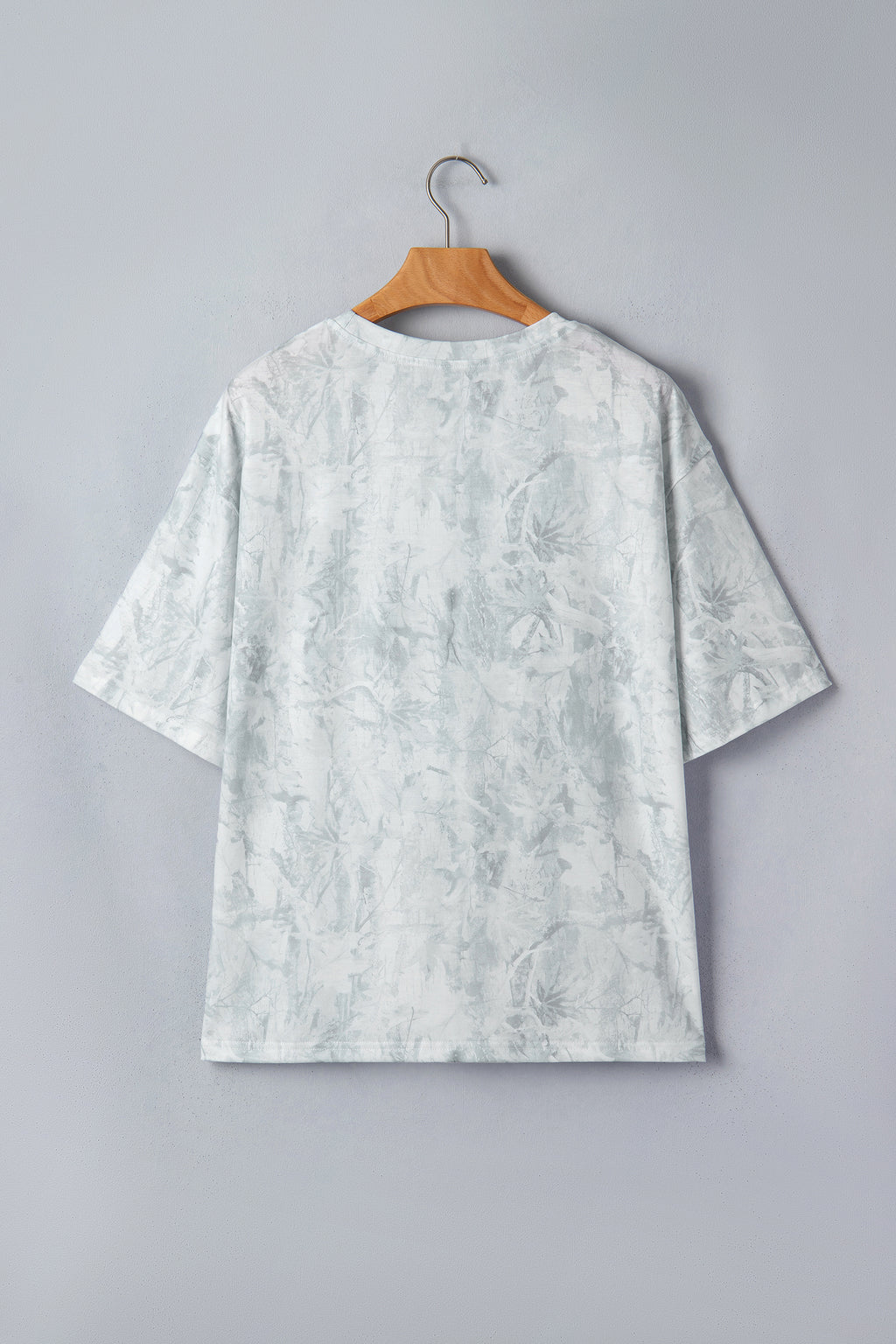 T-shirt gris clair à manches courtes, dos avec motif discret
