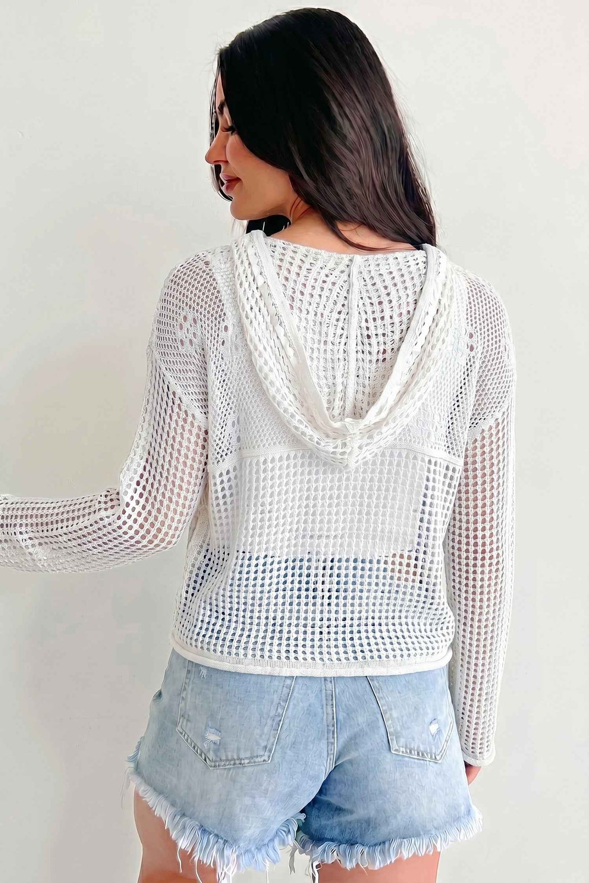 Pull en crochet à capuche au dos, manches longues ajourées, col V