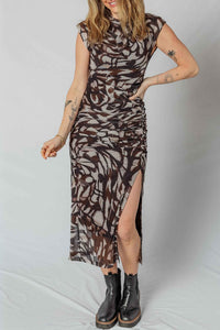 Robe midi en résille marron à motif animal, col drapé, fente latérale