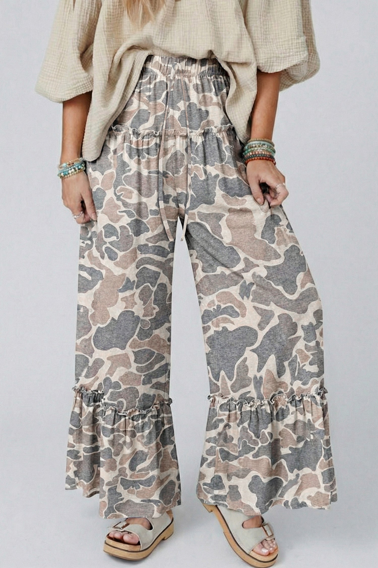 Pantalon ample camouflage gris et beige, taille élastique avec cordon, bas volanté