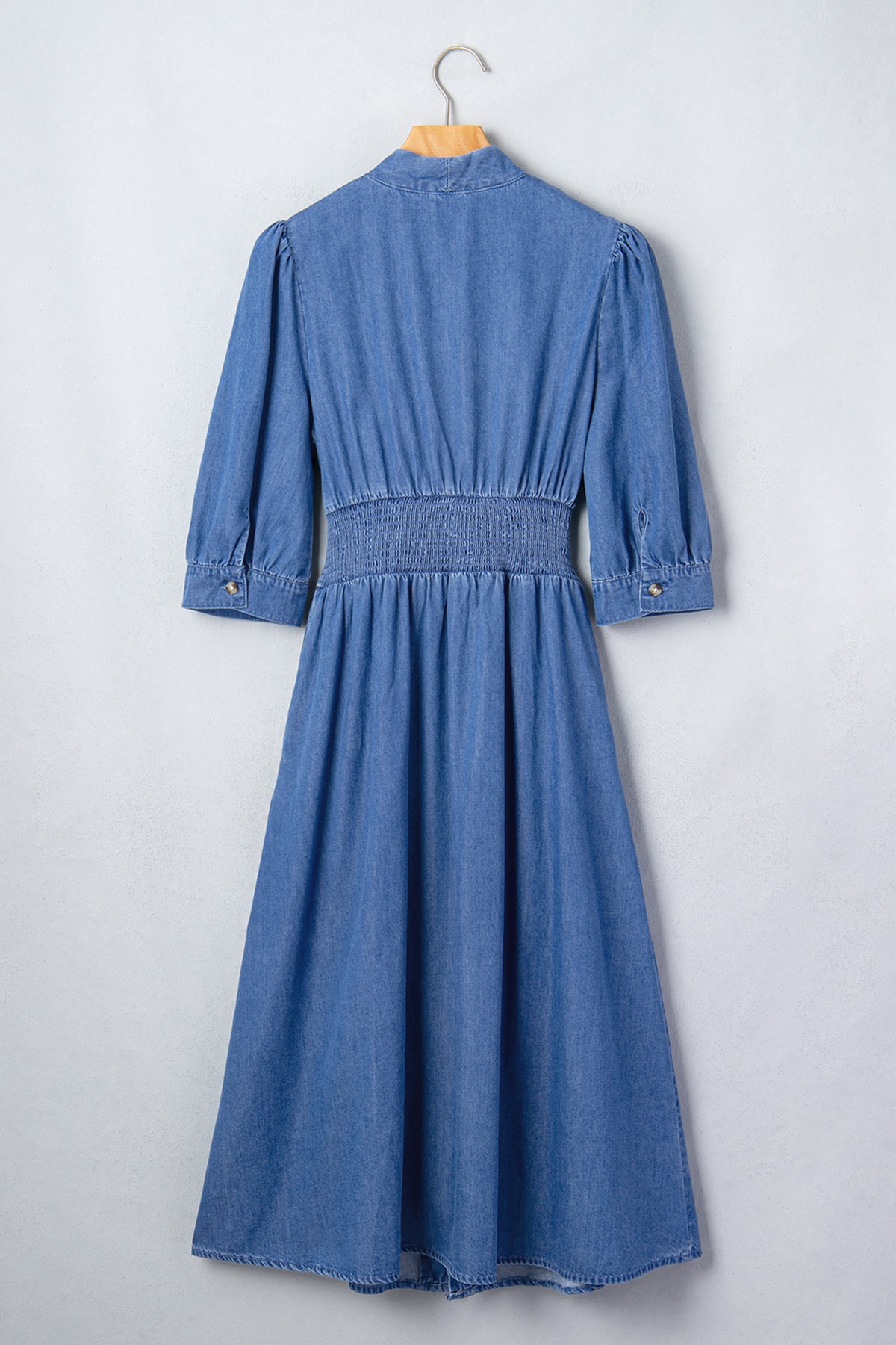 Robe Midi en Jean Bleu Col V Zipée à Taille Smockée