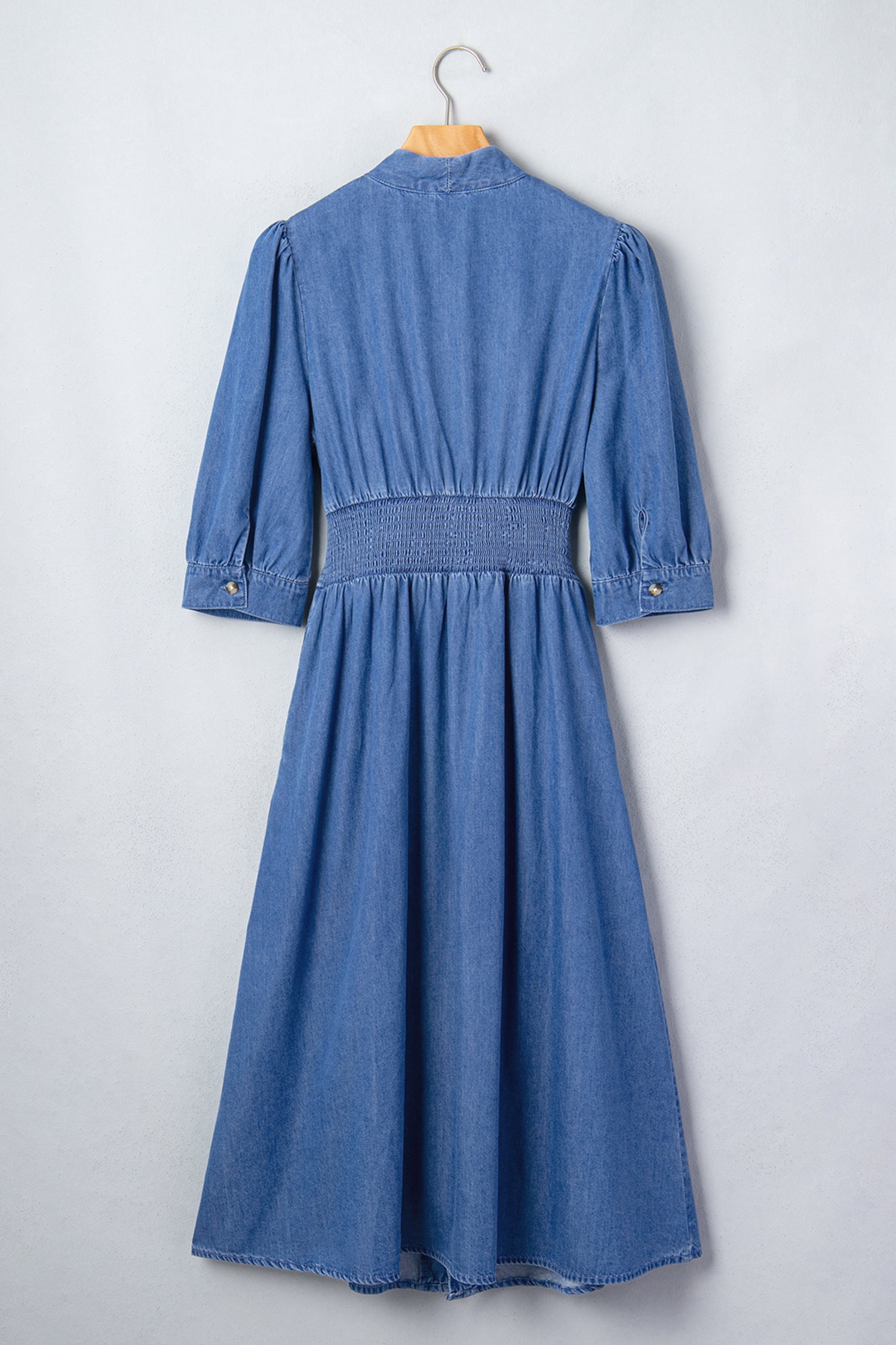 Robe Midi en Jean Bleu Col V Zipée à Taille Smockée