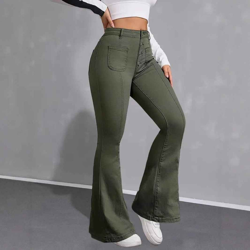 Jean évasé en denim vert militaire, poches arrière et devant, découpe évasée