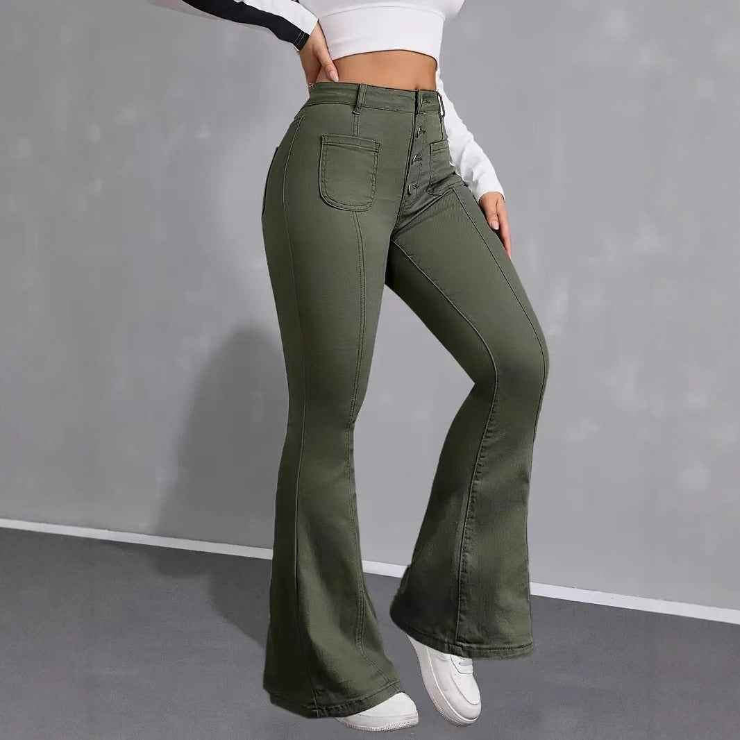 Jean évasé en denim vert militaire, poches arrière et devant, découpe évasée