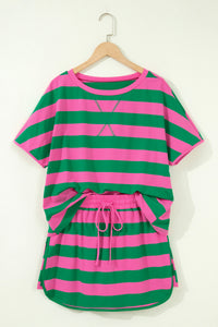 Ensemble athlétique rayé vert et rose, t-shirt et short à lien devant