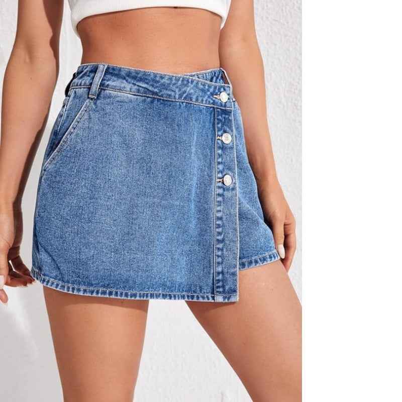 Shorts-jupe en denim bleu, dos avec poche et patte boutonnée