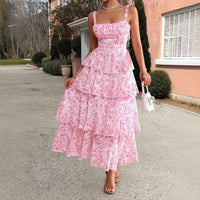 Robe bustier à encolure carrée, fleurs roses sur fond blanc, jupe étagée