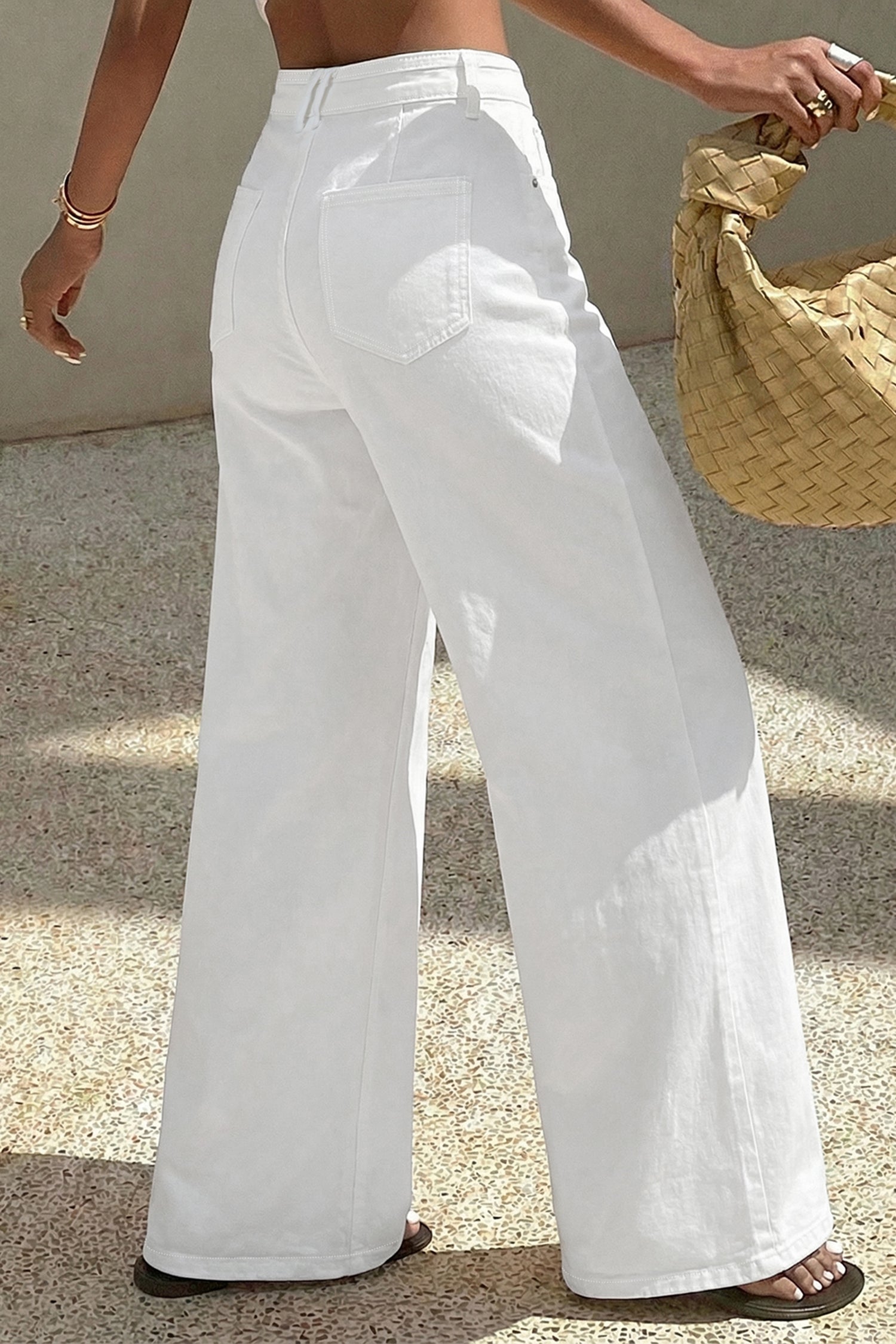 Jean blanc ample avec poches, couture de jambe et bas large